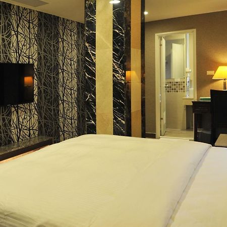 Maple Hotel Tainan Exterior foto